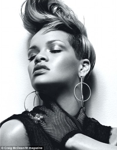 Rihanna:Svaka žena mora imati fotografije na kojima je gola