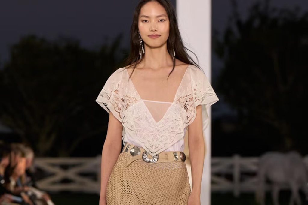 Resort chic dress code